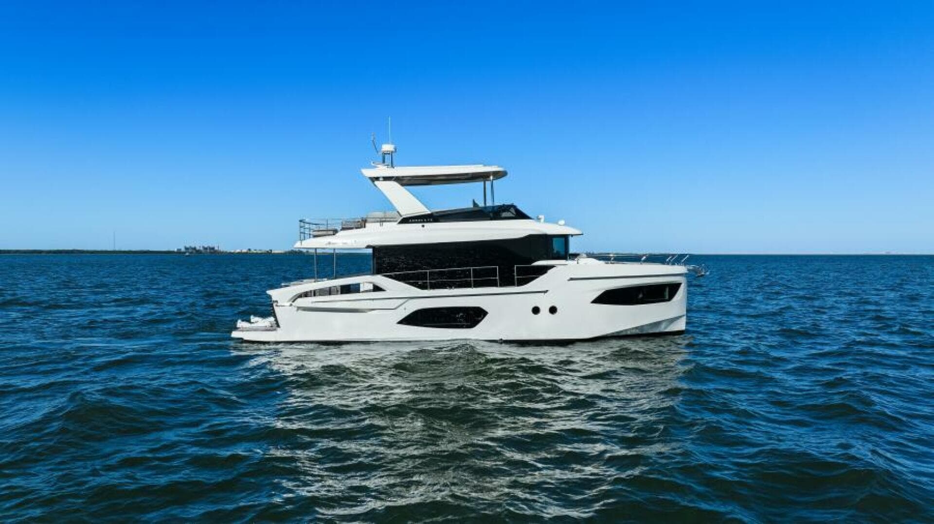 2025 Absolute 53 Navetta